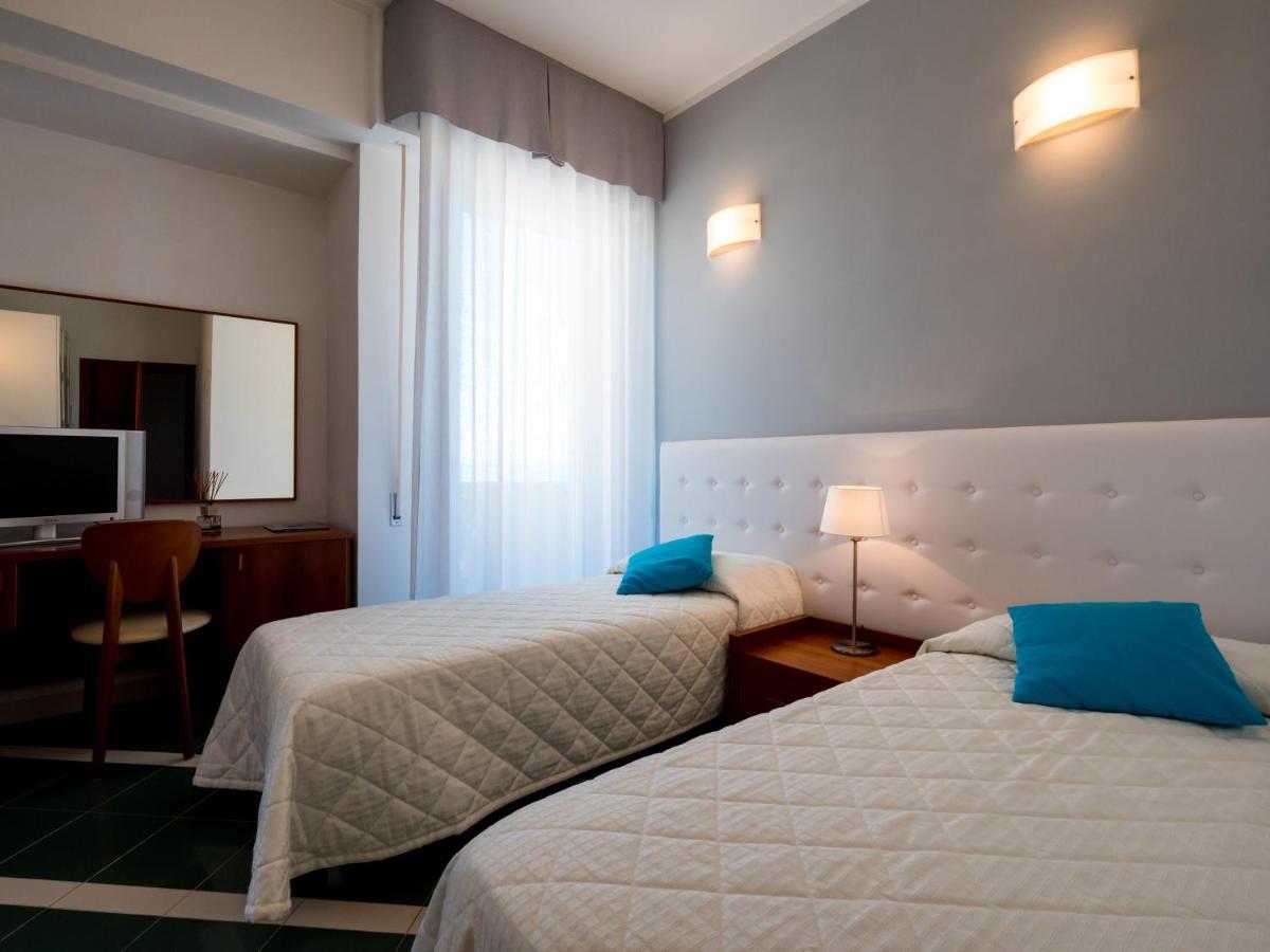 Hotel Metropol เซนีกัลเลีย ภายนอก รูปภาพ