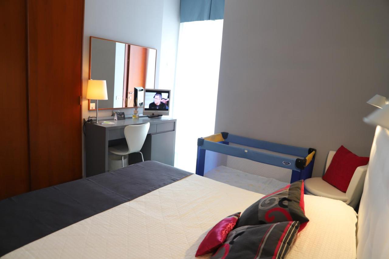 Hotel Metropol เซนีกัลเลีย ภายนอก รูปภาพ